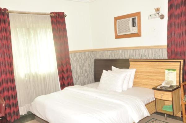 Terrace Green Hotels & Suite Lagos Esterno foto